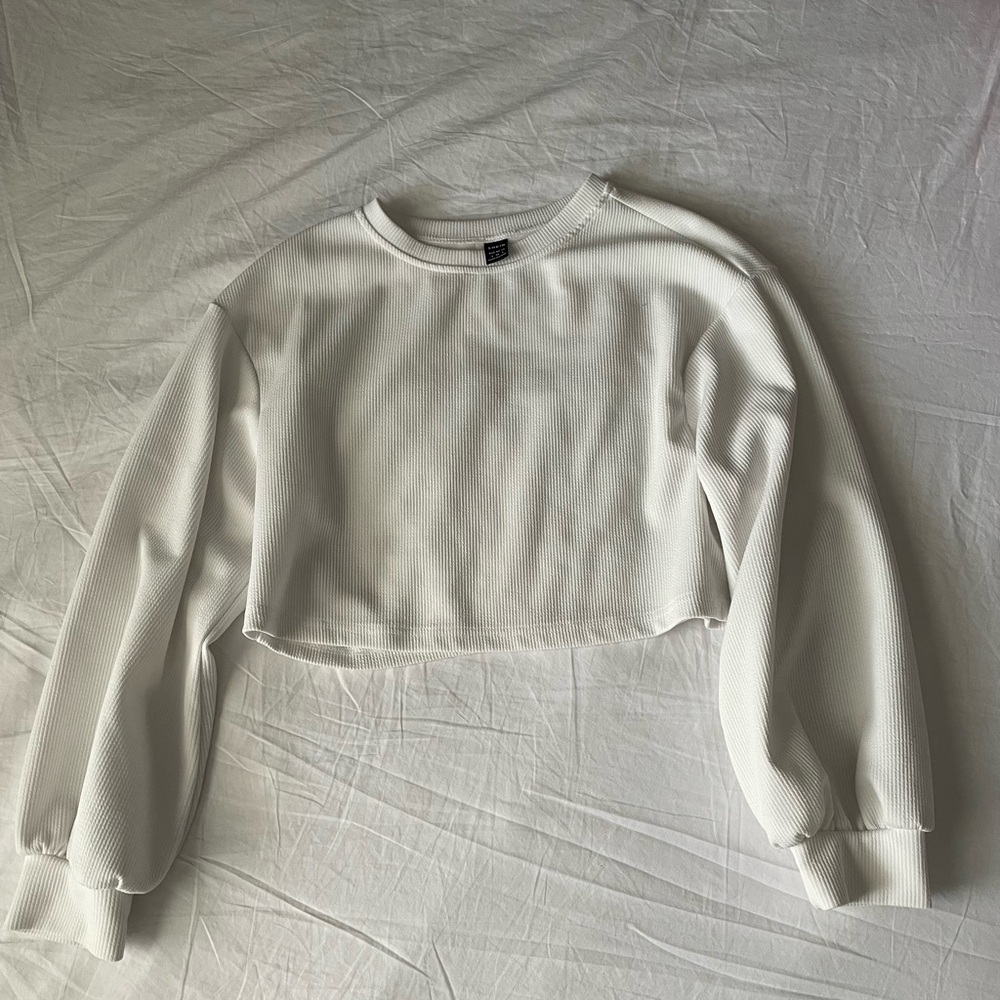 SHEIN White Cropped Sweater Top